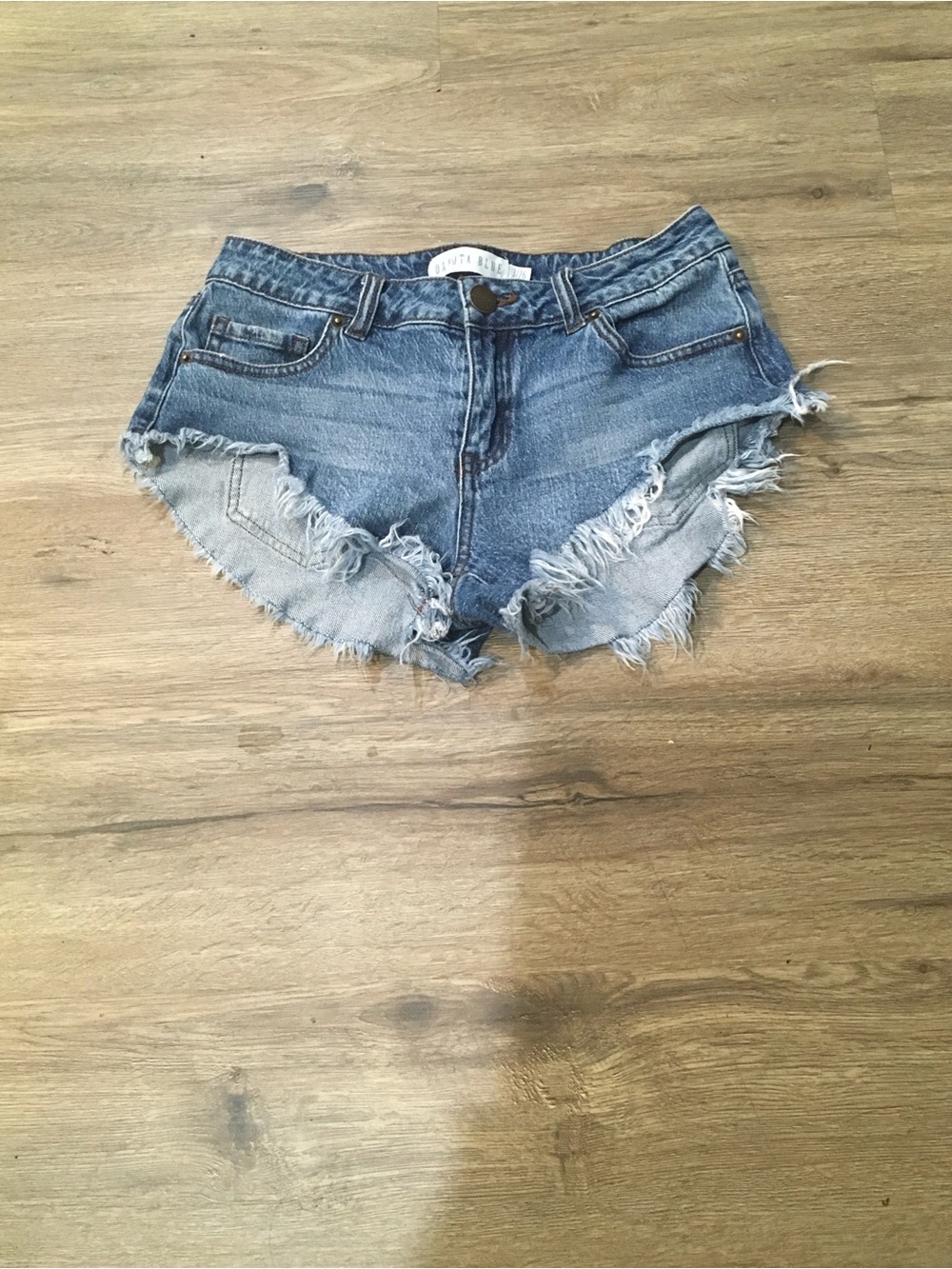 High-Rise Frayed Hem Denim Short - Blue